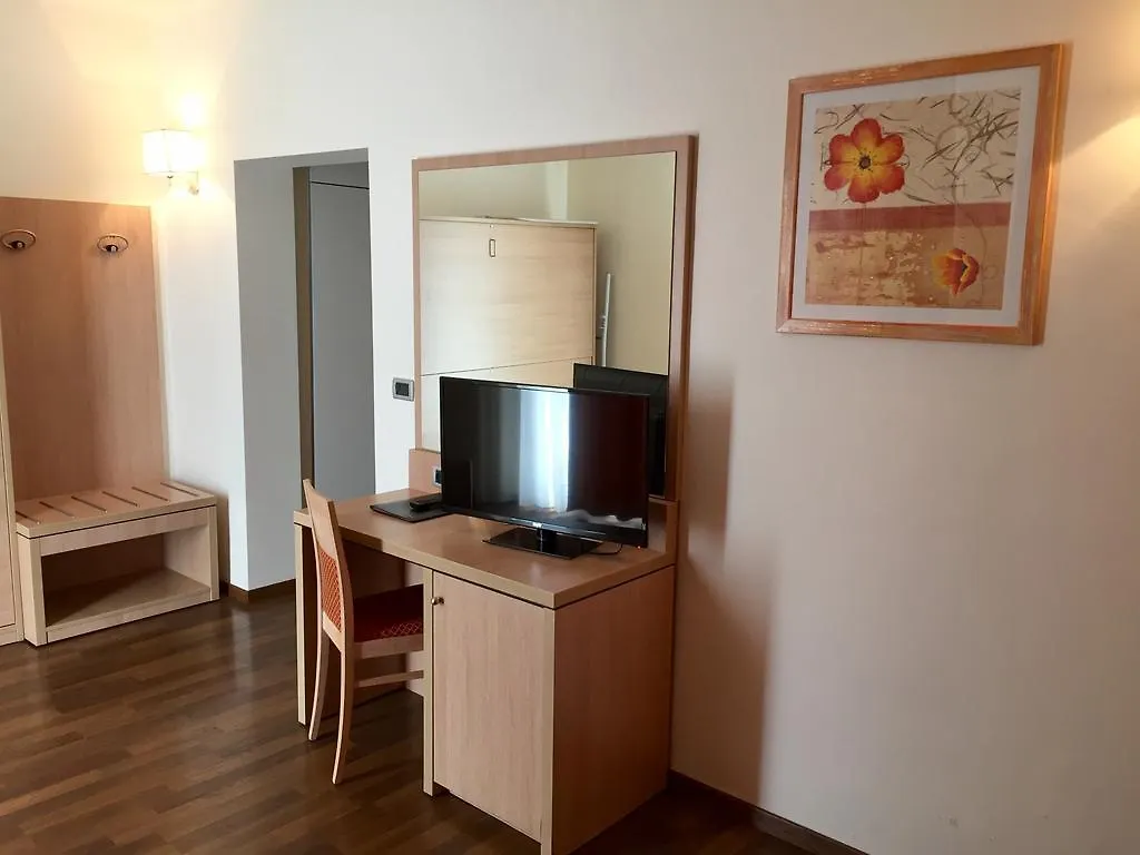Hotel Capo Reamol Limone sul Garda 4*,  Italien