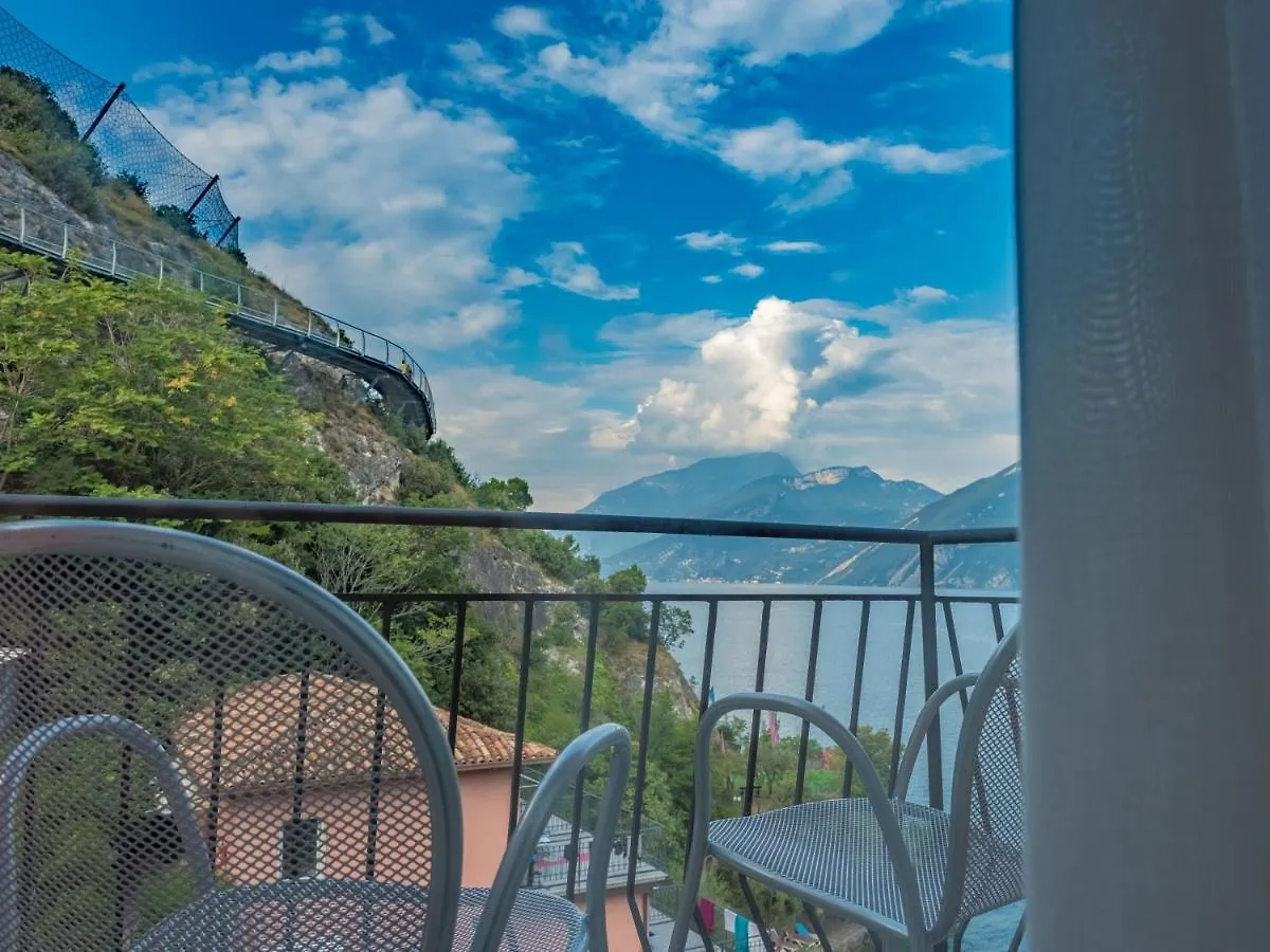 Hotel Capo Reamol Limone sul Garda 4*,  Italy